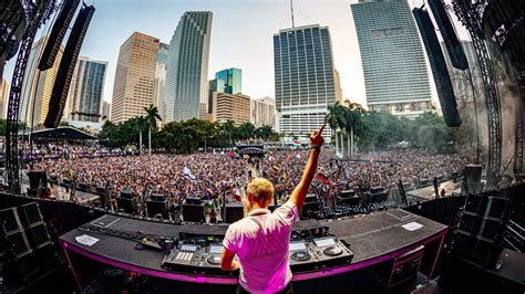 Armin Van Buuren Punctual Feat Alika On On LIVE Ultra Music