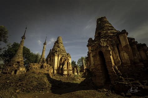 Inn Dein Pagoda Inle Lake Min Nyan Flickr