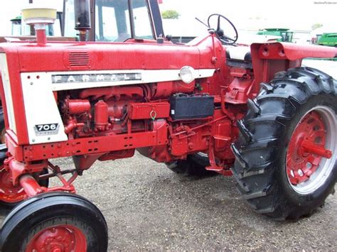 International Harvester 706