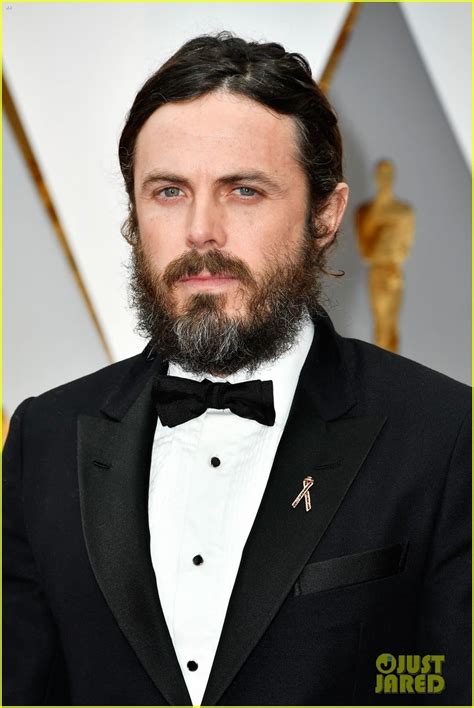 Casey Affleck Explains His Beard on Oscars 2017 Red Carpet: Photo ...