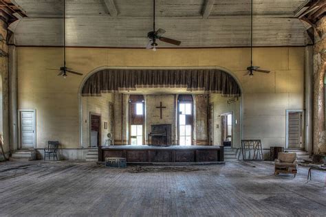 Unseen Police Photos Show Deterioration Of Long Abandoned Old Mercy