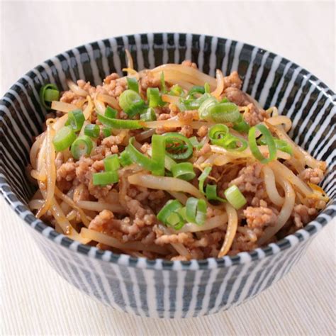 もやしとひき肉のピリ辛丼 作り方・レシピ クラシル