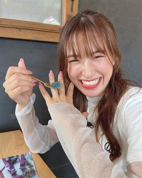 渡邊菜々さんのインスタグラム写真 渡邊菜々instagram「・ ロケで行ったカフェ💎 琥珀糖が沢山あって宝石みたいできれいだった〜🫣