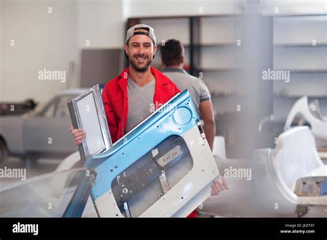 Mecánica la restauración de coches antiguos en el taller Fotografía de