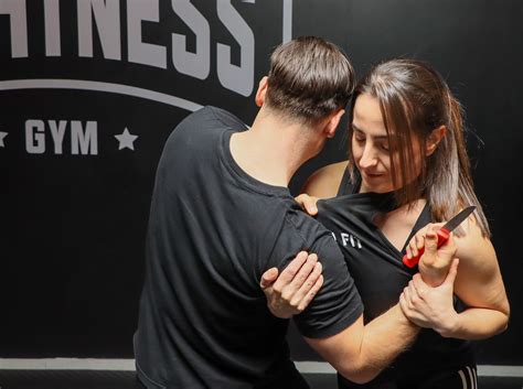 Critics debate the cane masters approach to modern self defense 11