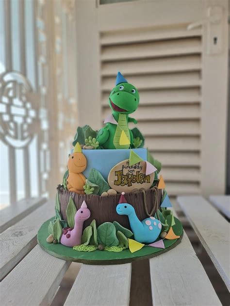 Dinosaur Cake - Decorated Cake by Ms. V - CakesDecor