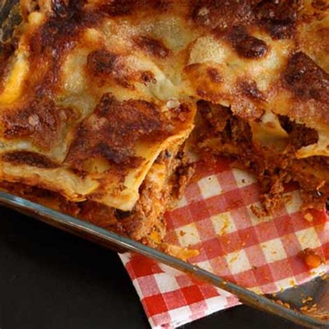 Quick and Easy Lasagna Bolognese Recipe — Eatwell101