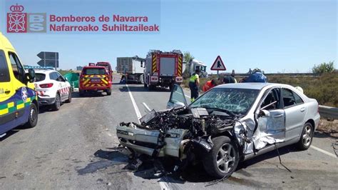 Tres Heridos Tras Chocar Un Turismo Y Un Tráiler En Funes