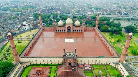 Badshahi Mosque Lahore | Traveler Trails