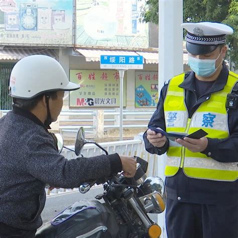 云霄公安交警开展摩托车交通违法行为整治统一行动城区武亭村组织