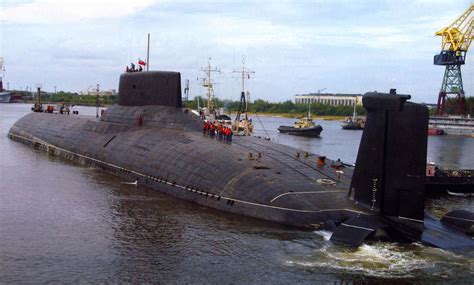 El submarino nuclear ruso Dmitry Donskoy es el más grande del mundo