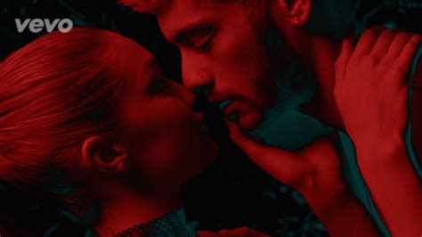 Zayn Malik Makes Out With Gigi Hadid In Pillowtalk Video The Hollywood Gossip