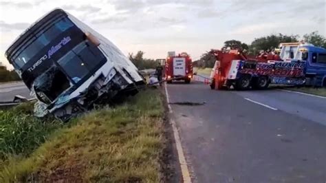 Volcó Un ómnibus En La Ruta 12 Y 20 Pasajeros Resultaron Heridos