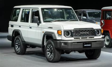 Land Cruiser 70 Receives Styling Upgrade And New Turbodiesel