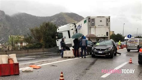 Incidente Sulla Palermo Mazara Coinvolto Un Tir