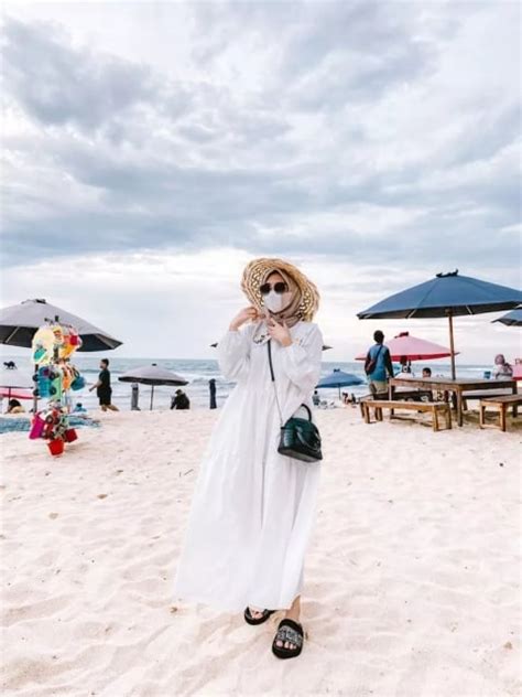 7 Outfit Ke Pantai Untuk Hijabers Yang Trendi Dan Stylish Elegan