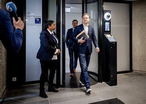 Formatie Onder Hoogspanning Bevindt Zich Op Kritiek Punt Alle Ogen