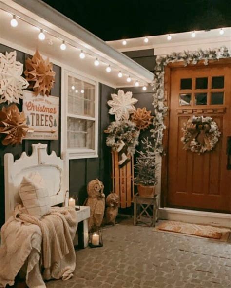 32 Eye-catching Winter Porch Décor Ideas