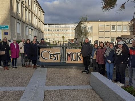 À Cherbourg une opération collège mort contre la réforme des