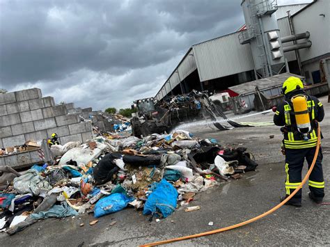 FW OB Brand Auf Wertstoffhof Remondis Presseportal