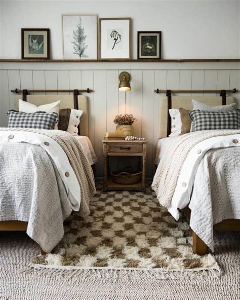 22 Matching Twin Bedroom Ideas That Work For Small Rooms