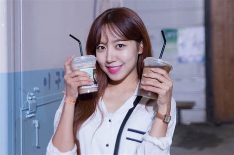 pin oleh becky ruan  apink