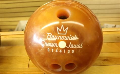 Best Bowling Ball For Straight Bowlers In