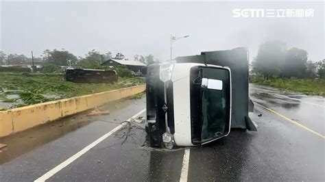 康芮威力有多扯？花蓮14級以上強陣風掀翻貨車！休旅車擺脫道路犁田 社會 三立新聞網 Setncom