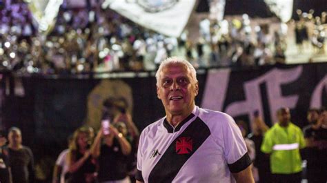 Roberto Dinamite é o maior artilheiro da história do Brasileirão