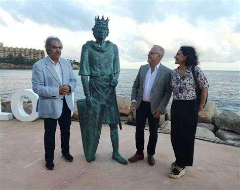 Salou inaugura un conjunt escultòric en bronze amb la figura del Rei