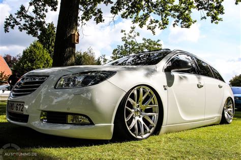 Opel Insignia Sports Tourer Ein Fahrzeug Am Boden AUTOTUNING DE