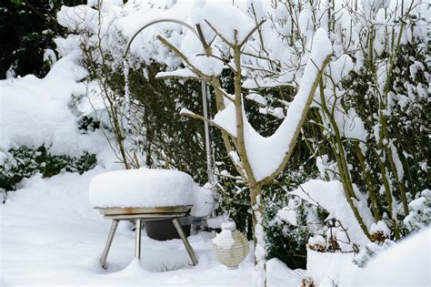 Wintereinbruch sorgt im Saarland für Verkehrschaos und Winterwunderland