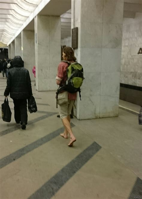 В метро. | Пикабу