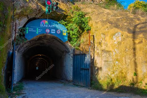 Tirana Albania Entrada Del Bunkart Primer Búnker Nuclear De Tirana