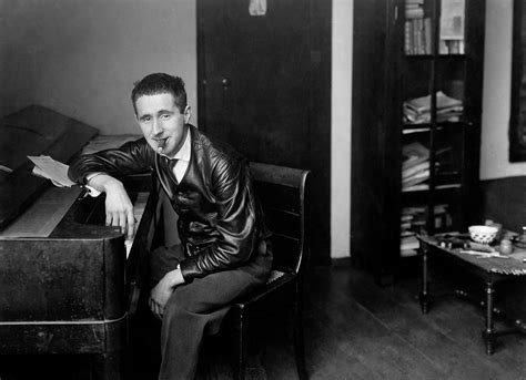 Se conmemoran 63 años de la muerte de Bertolt Brecht