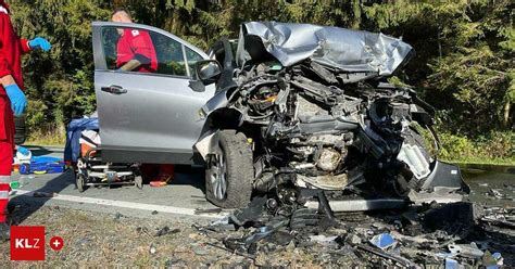 Aus Auto Geschnitten Frontalzusammensto In Vorau Fordert Ein