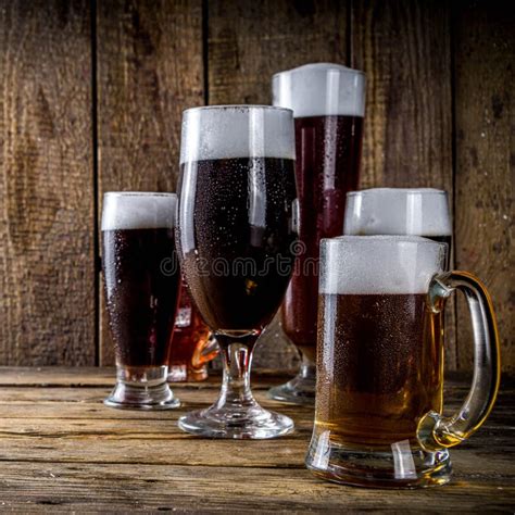 Set Van Verschillende Bierglazen Stock Afbeelding Image Of Glas