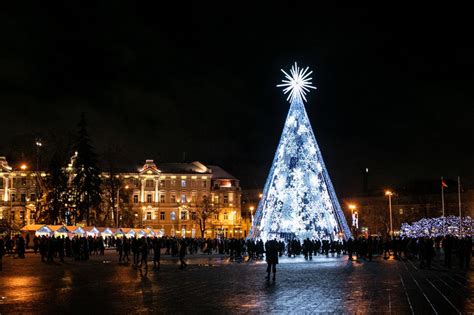 Vilniaus Kalėdų eglė šiemet kainuos 231 tūkst eurų kas lėmė 2 5 karto