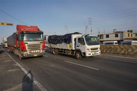 Ica el tránsito vehicular en la carretera Panamericana Sur es normal y