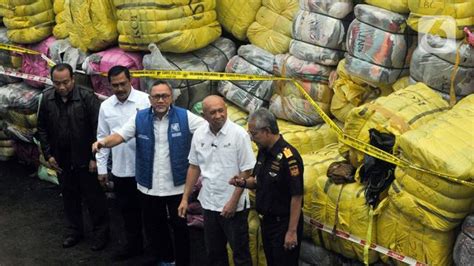 7 363 Bal Pakaian Bekas Diselundupkan Lewat Jalan Tikus Berasal Dari