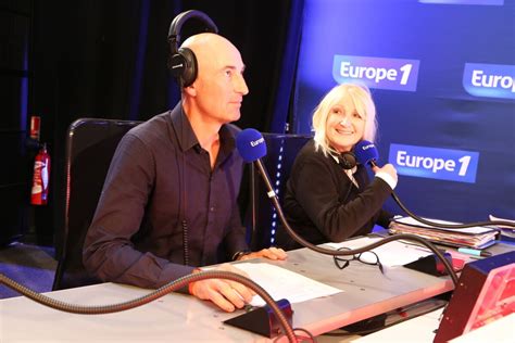 Photo Nicolas Canteloup et Julie au micro d Europe 1 avenue François