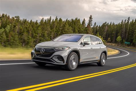 2023 Mercedes-Benz EQS SUV Is a Three-Row Electric Luxobarge - CNET