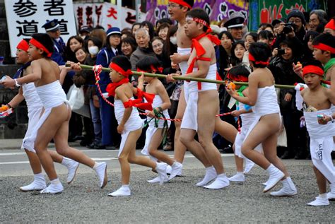 尾張国府宮神社はだか祭。 写真ブログ・ずバッと「今日の1枚」。