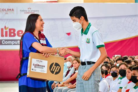 Indira Entrega Cerca De 1 500 Computadoras Gratuitas A Estudiantes De