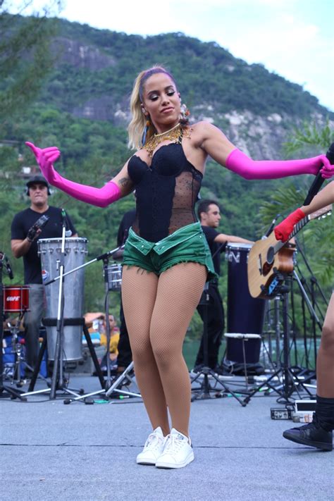 Foto Anitta Usa Look De Clipe Ao Fazer Show De Carnaval Purepeople