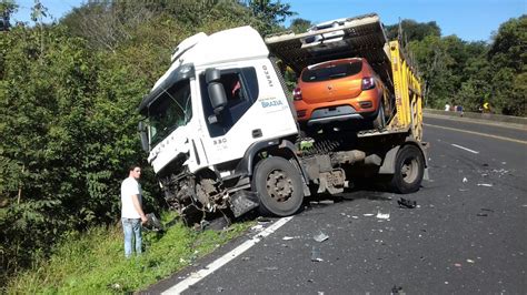 Acidente entre carro e caminhão deixa um morto no Paraná AssisNews