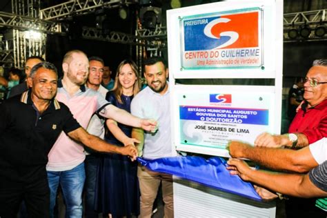 Othelino Neto prestigia inaugurações de obras em Centro do Guilherme na