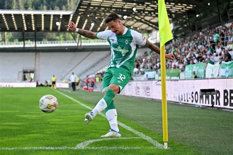 SV Werder Bremen Große Ehre für Marco Friedl auf Spuren von Andreas