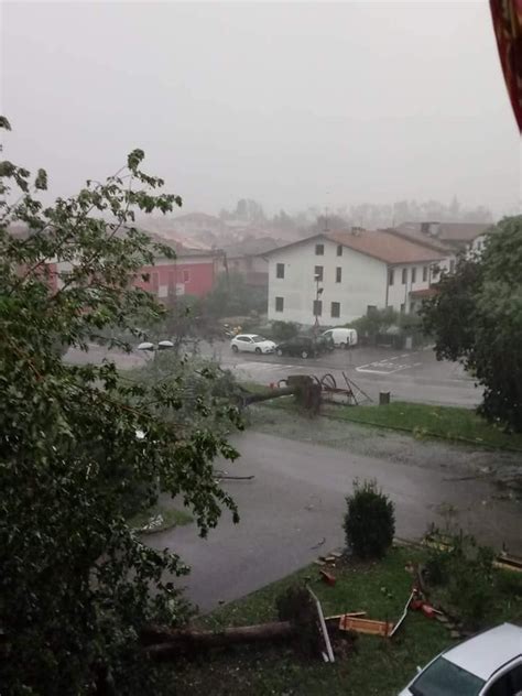 Maltempo La Tempesta Ammazza Estate Piega Il Centro Nord Pioggia