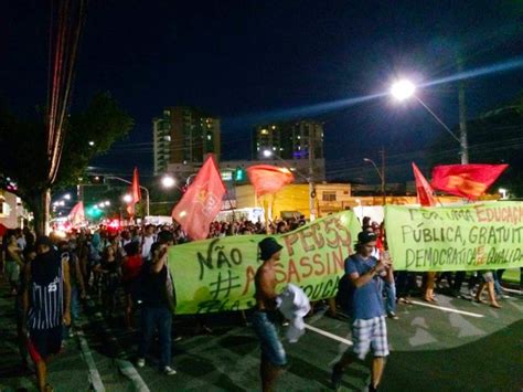 G1 Manifestantes fazem protesto contra a PEC do teto em Vitória